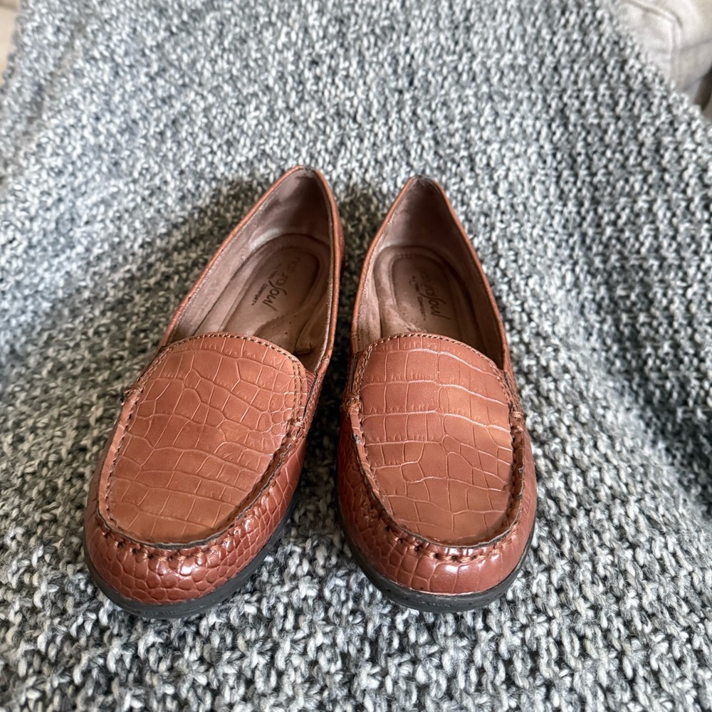 Natural Soul Brown Loafers